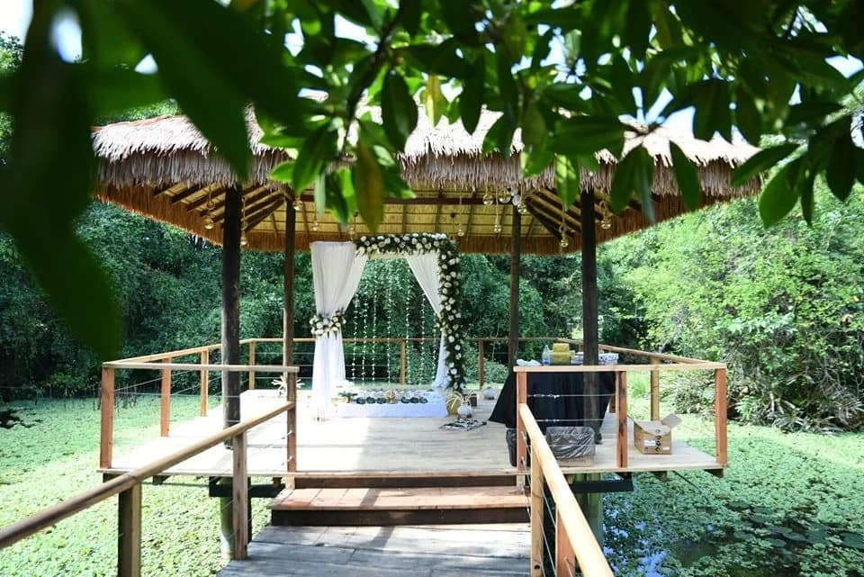 Lakeside ceremony deck framed by greenery at Vinrich Lake Resort